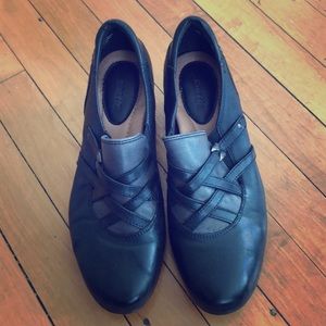 Earth Black comfy Heels